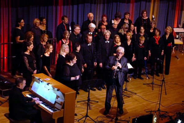 Klarinettensolo Norbert Hanf mit Jazzchor DSC08940 m